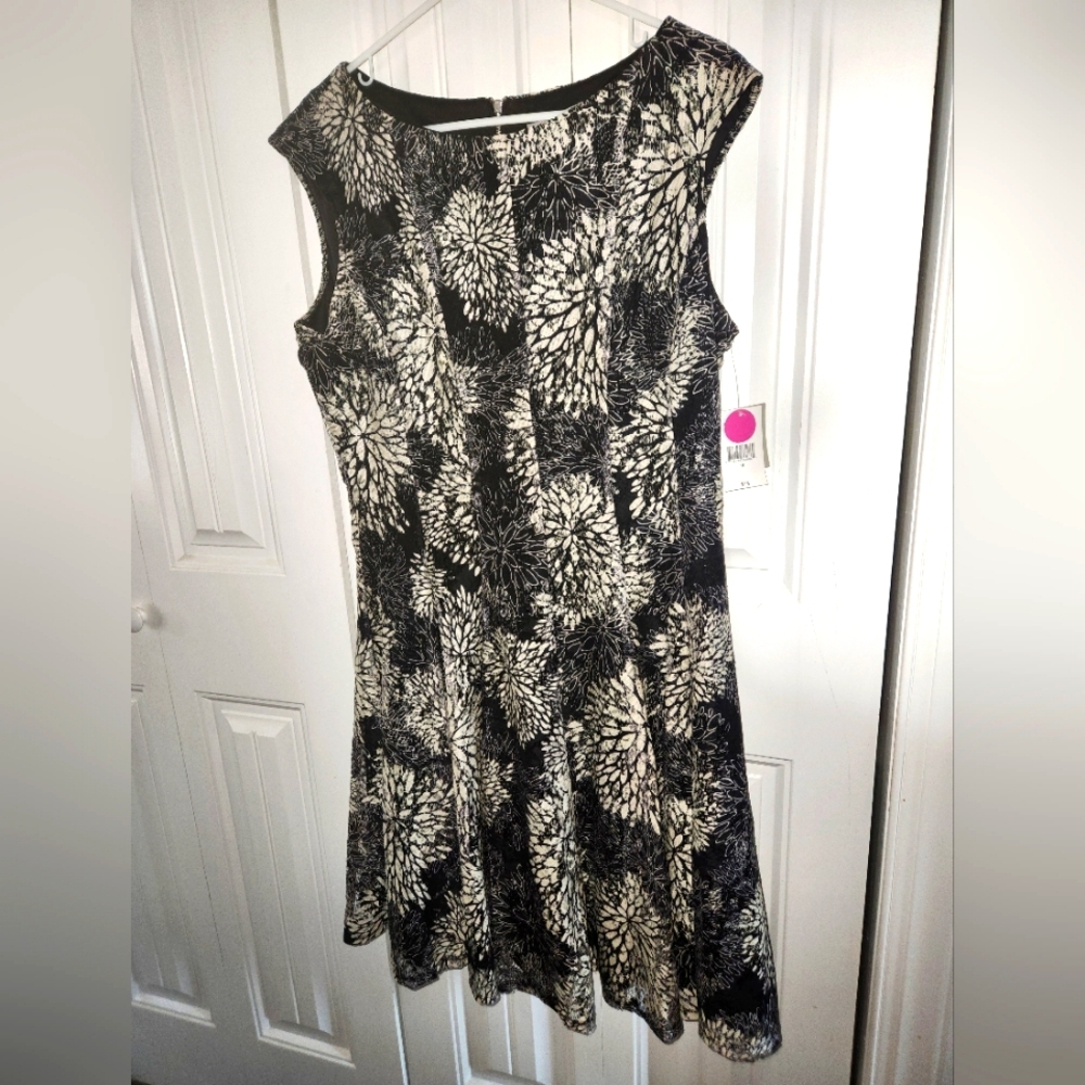 DANNY AND NICOLE DRESS - SIZE 16